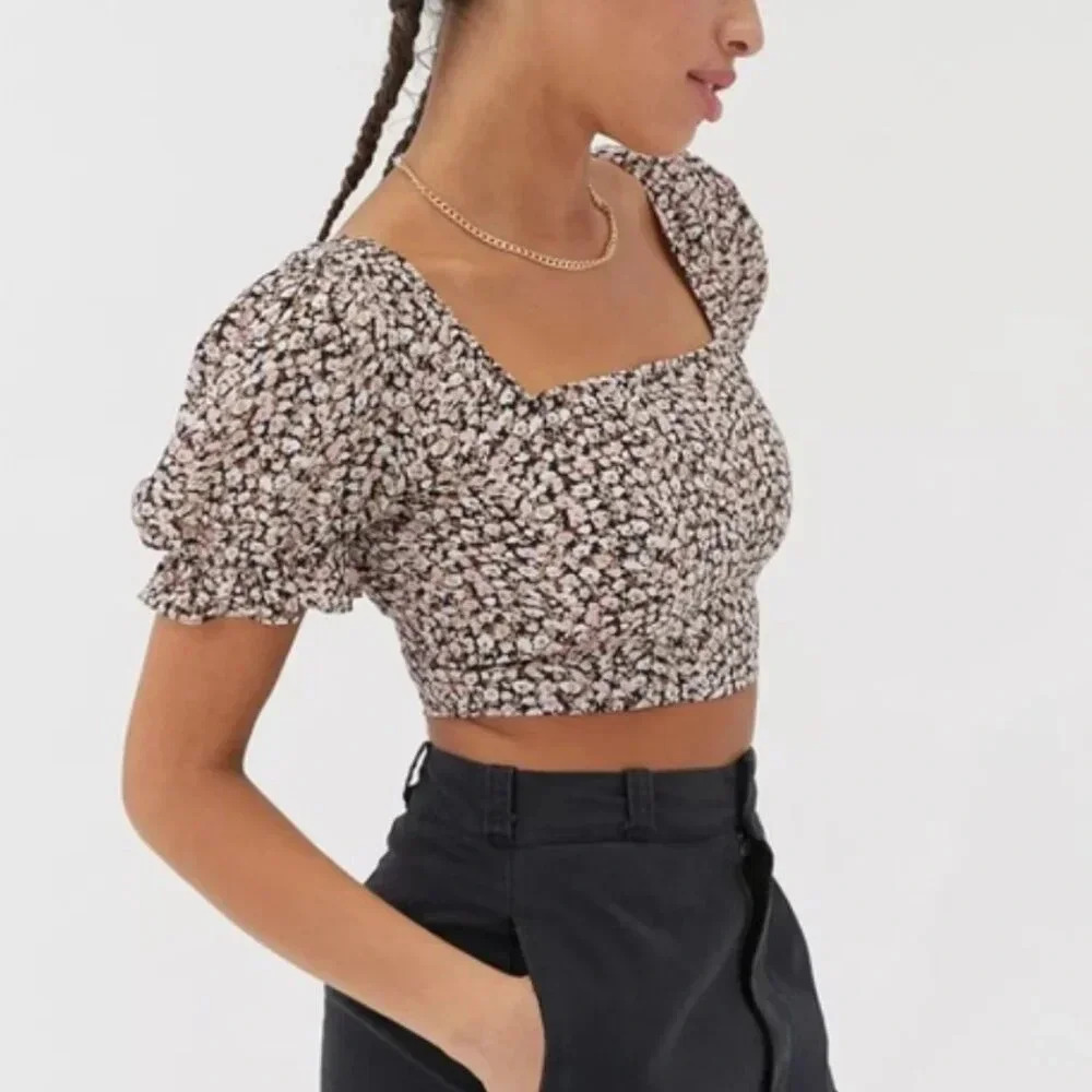 UO Mia Puff Sleeve Cropped Top